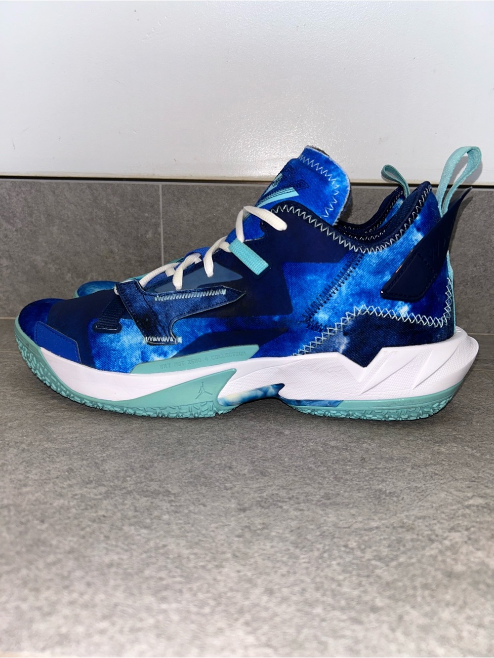 Men’s Jordan’s why not zer0.4 trust & loyalty sneaker blue galaxy print size 12